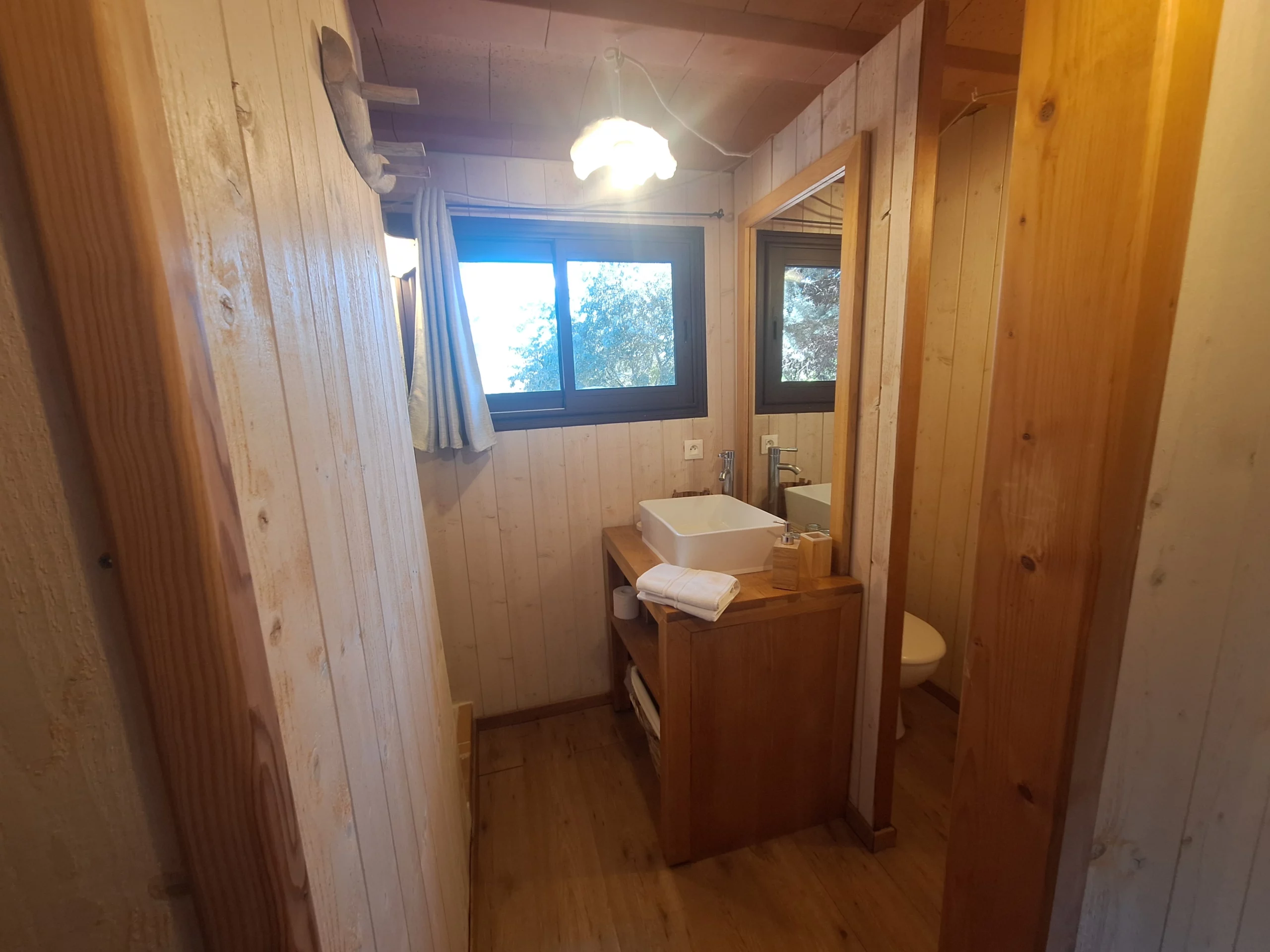 chambre salle eau insolite beaumes
