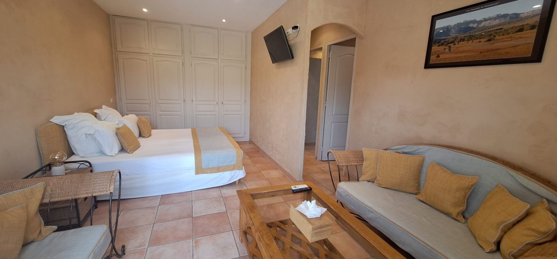 mas provencal chambre dentelles